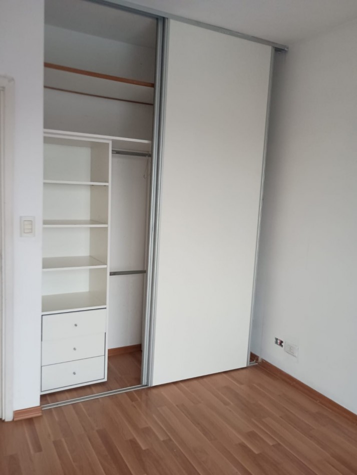 Departamento Semipiso de 3 Ambientes en Bernal - Con Cochera