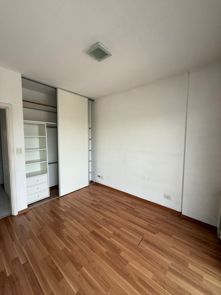 Departamento Semipiso de 3 Ambientes en Bernal - Con Cochera