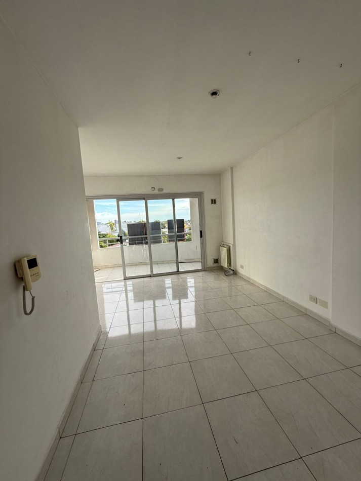 Departamento Semipiso de 3 Ambientes en Bernal - Con Cochera