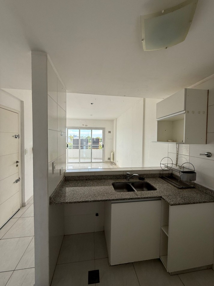 Departamento Semipiso de 3 Ambientes en Bernal - Con Cochera