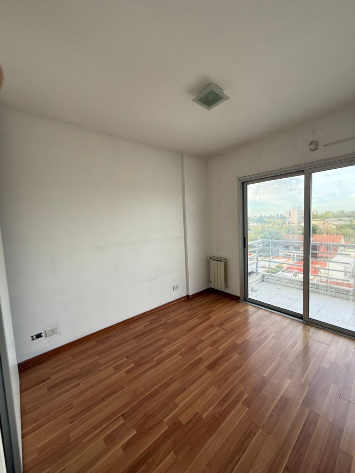 Departamento Semipiso de 3 Ambientes en Bernal - Con Cochera