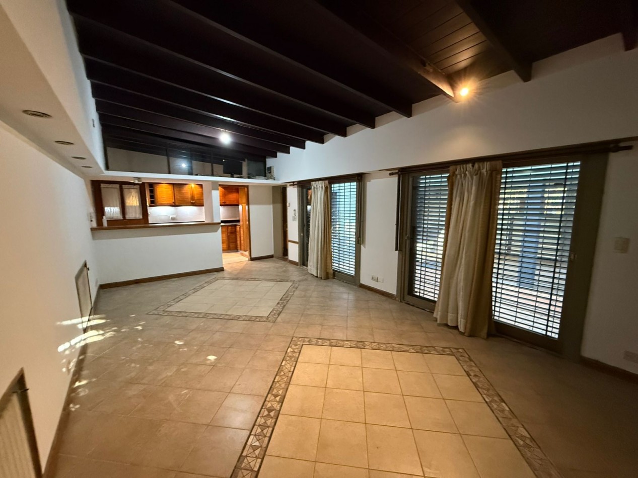 Excelente Casa en Alquiler Frente a Plaza de la Cruz - Quilmes Centro