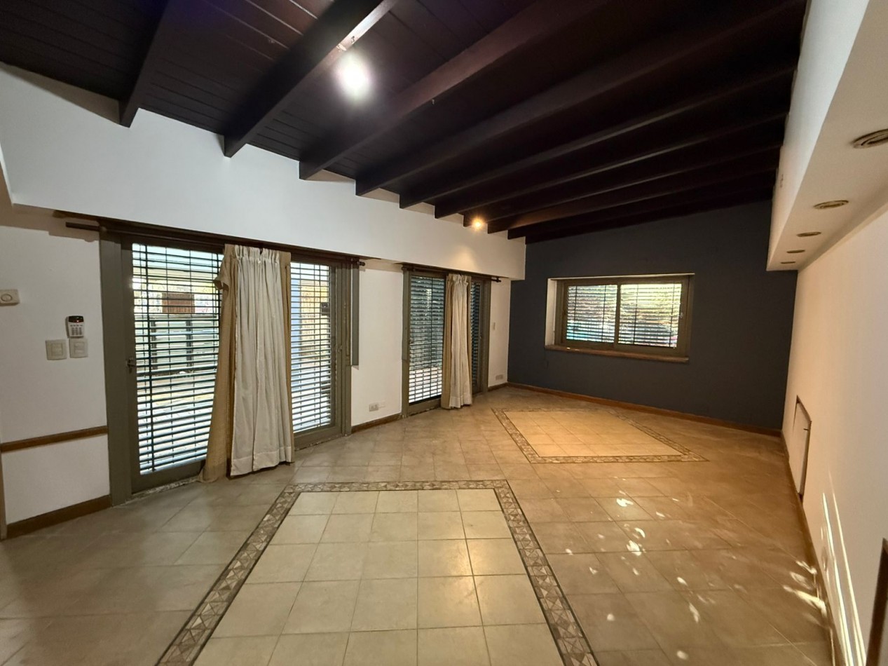 Excelente Casa en Alquiler Frente a Plaza de la Cruz - Quilmes Centro