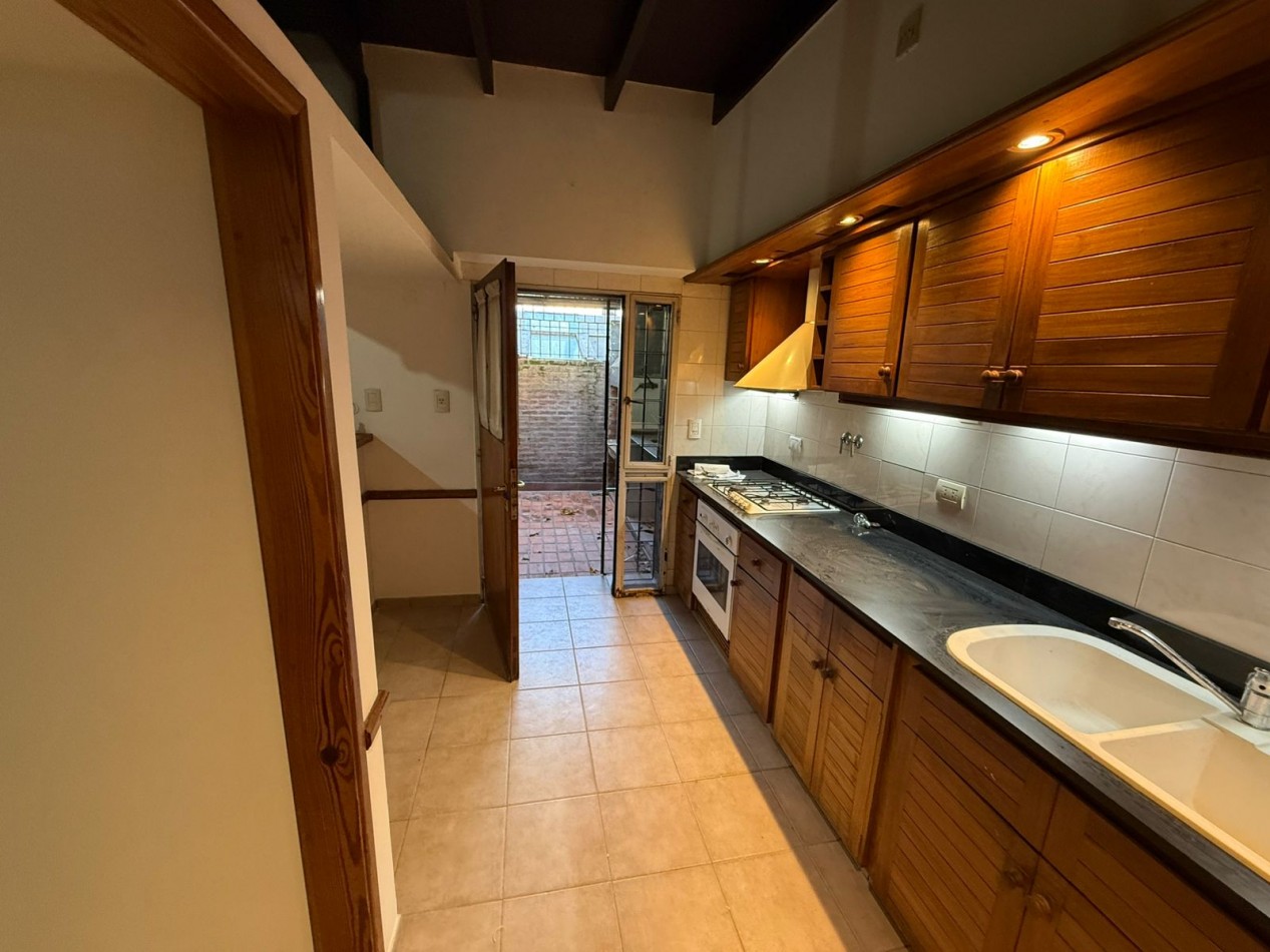 Excelente Casa en Alquiler Frente a Plaza de la Cruz - Quilmes Centro