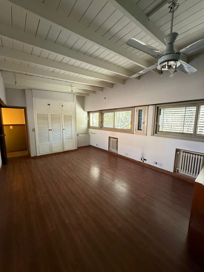 Excelente Casa en Alquiler Frente a Plaza de la Cruz - Quilmes Centro