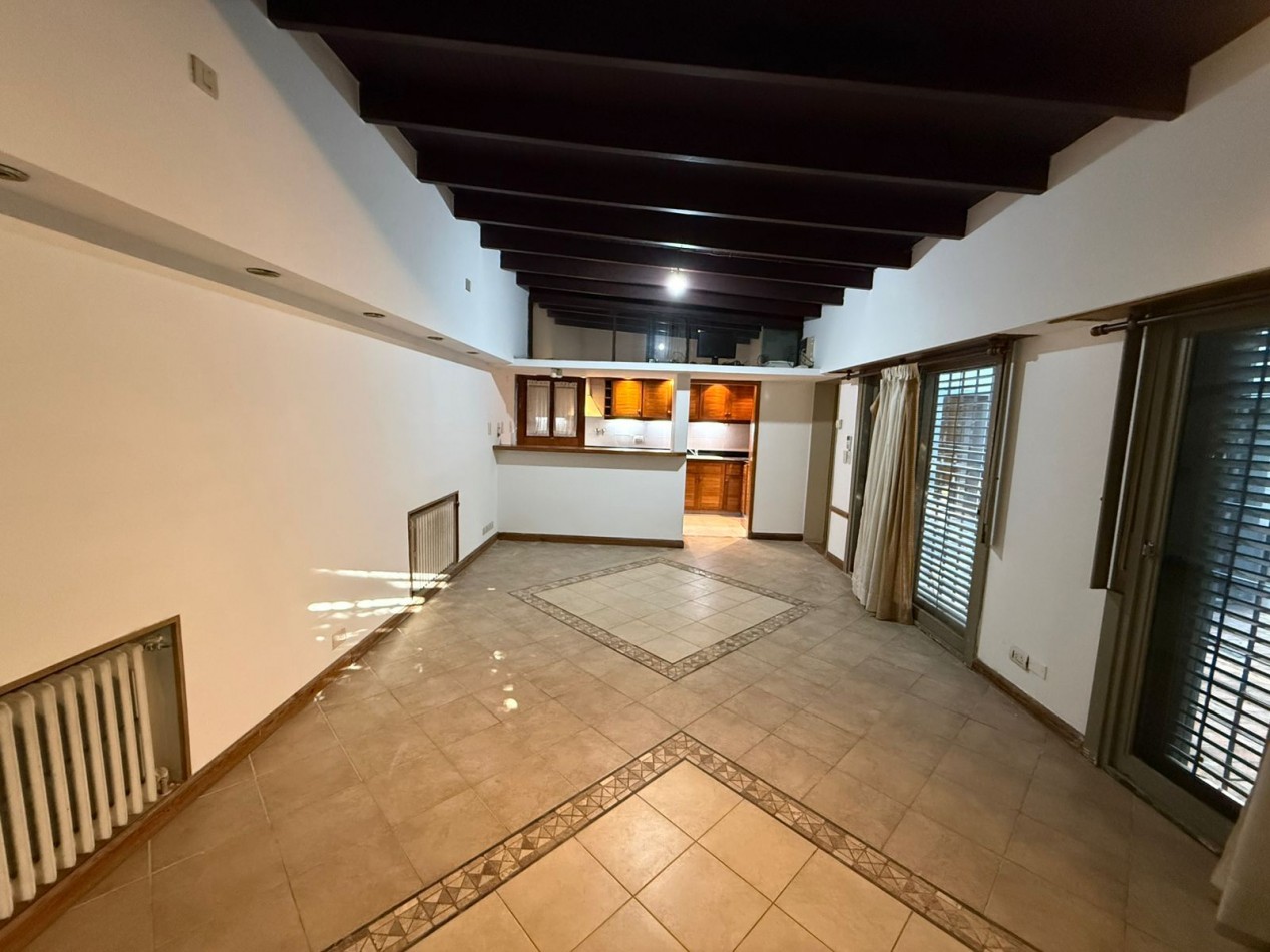 Excelente Casa en Alquiler Frente a Plaza de la Cruz - Quilmes Centro