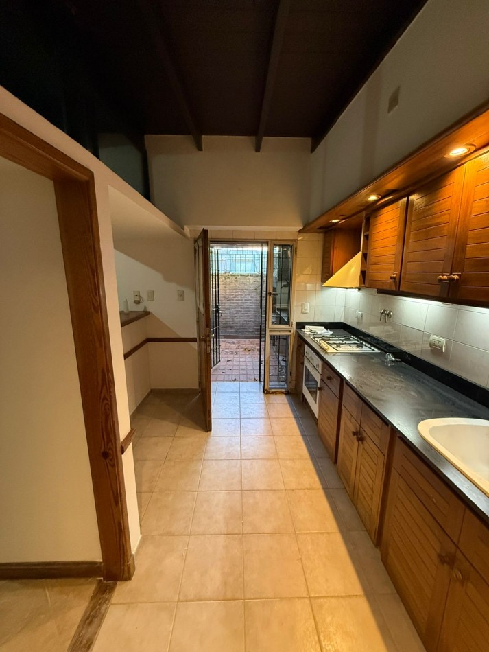 Excelente Casa en Alquiler Frente a Plaza de la Cruz - Quilmes Centro