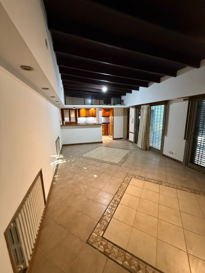 Excelente Casa en Alquiler Frente a Plaza de la Cruz - Quilmes Centro