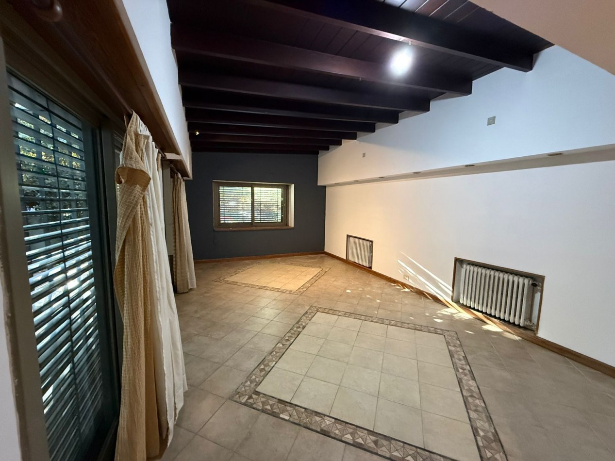Excelente Casa en Alquiler Frente a Plaza de la Cruz - Quilmes Centro