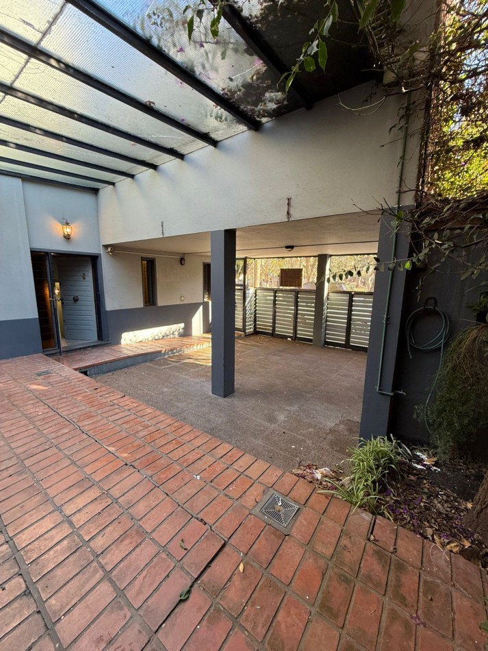 Excelente Casa en Alquiler Frente a Plaza de la Cruz - Quilmes Centro