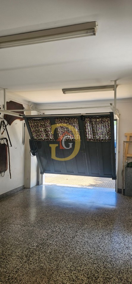 Casa en Ezpeleta - Venta