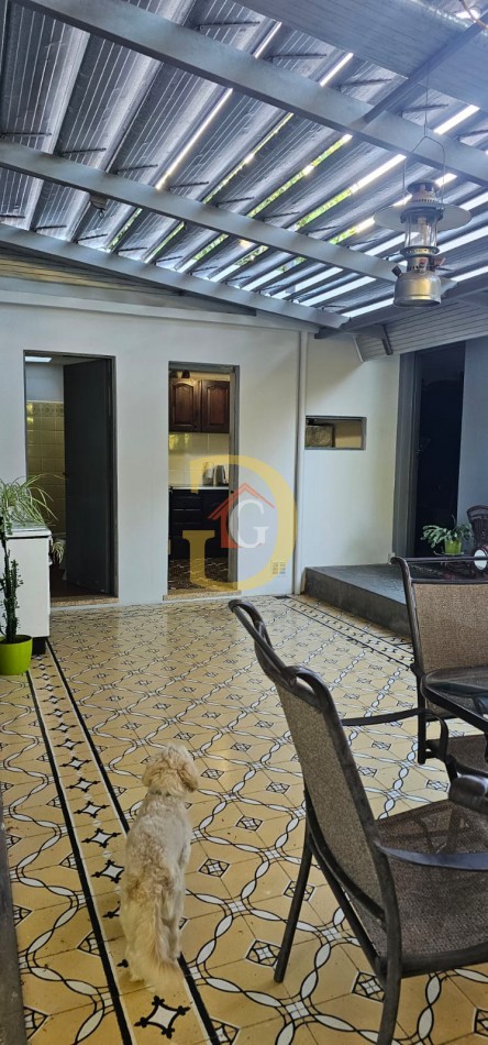 Casa en Ezpeleta - Venta